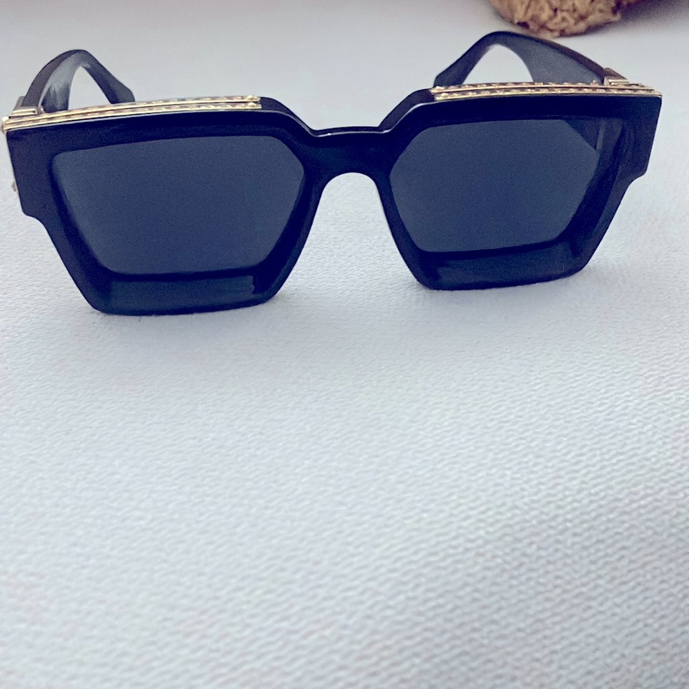 Black Louis Vuitton Millionaires new Western face
